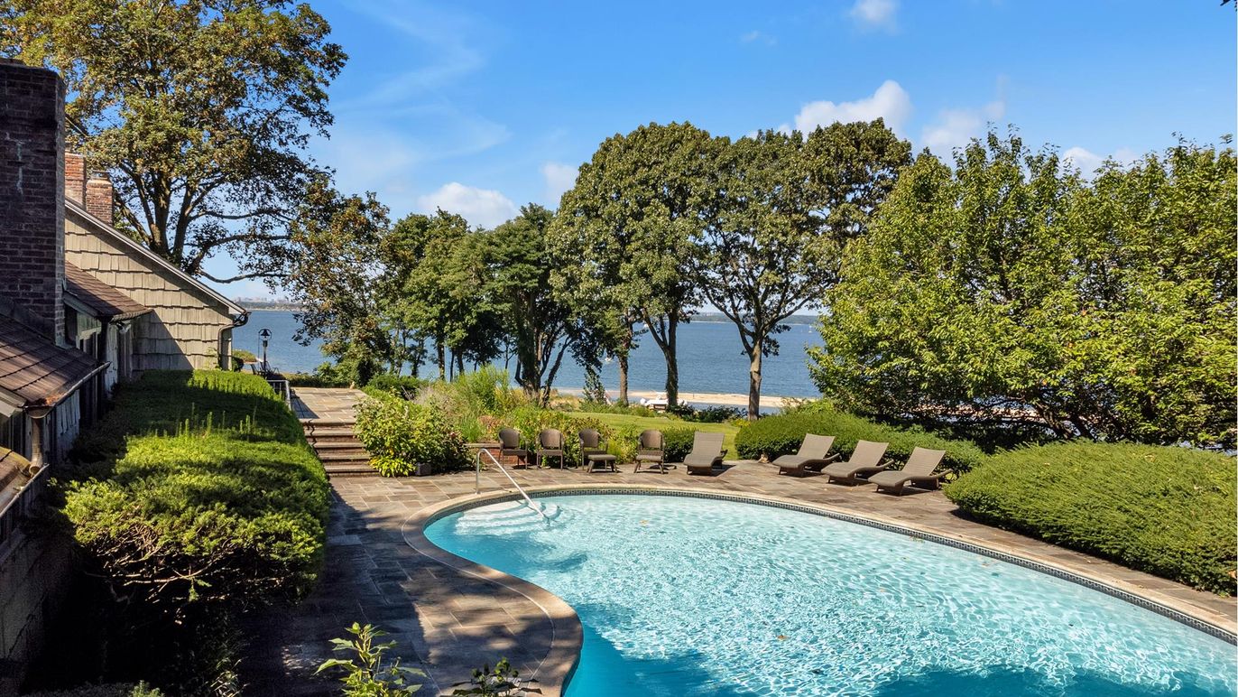 Exterior, Pool, Water