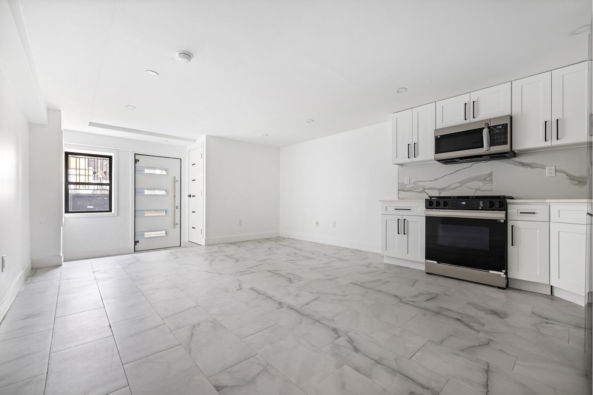 Interior, Kitchen, Marble, Marble Walls, Recessed Lighting