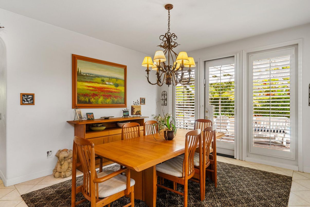 Chandelier, Dining room, Interior