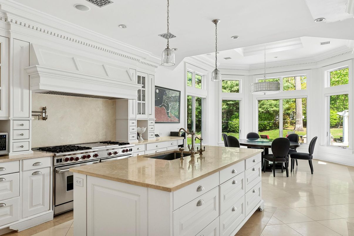 Dining room, Interior, Kitchen, Pendant Lights, Recessed Lighting, Stainless Steel Appliances