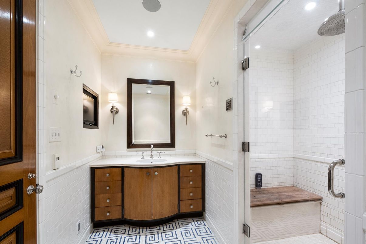 Bathroom, Interior, Recessed Lighting