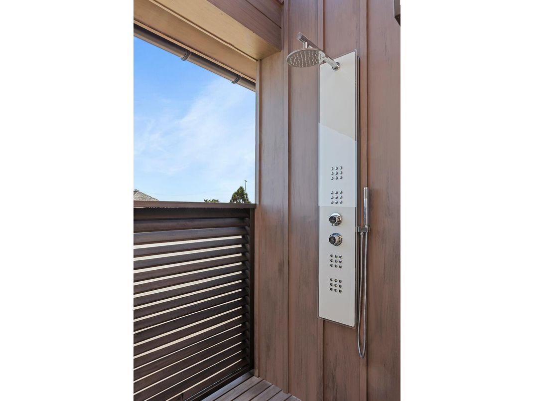 Elevator, Interior, Wooden Walls