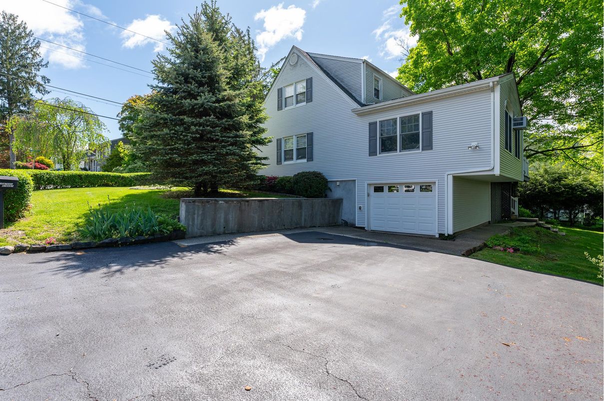 Attached, Exterior, Facade, Raised Ranch