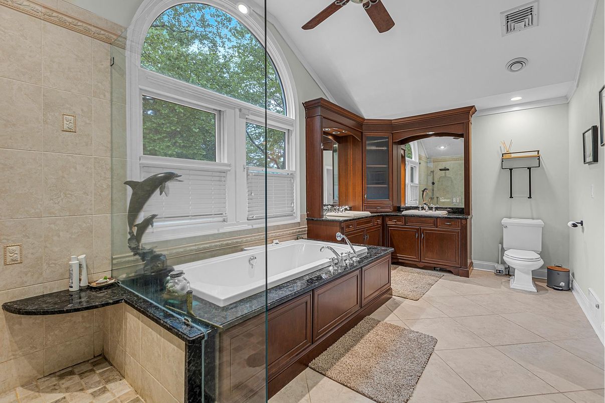 Bathroom, Interior, Recessed Lighting