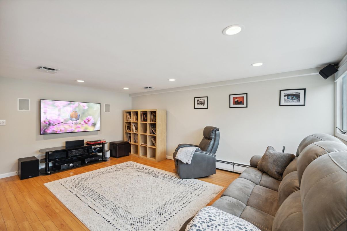 Interior, Living room, Recessed Lighting, Wood Texture Flooring