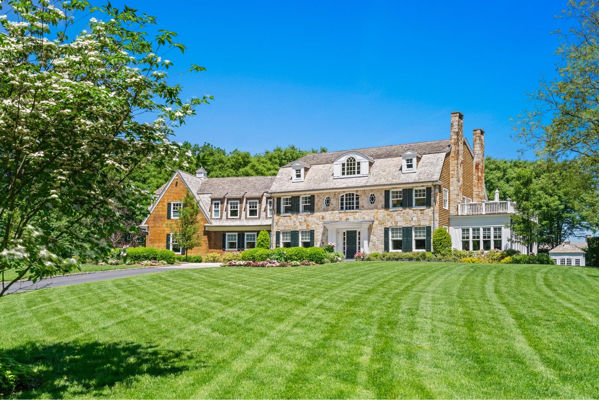 Backyard, Exterior, Facade, Brick Facade, French Provincial