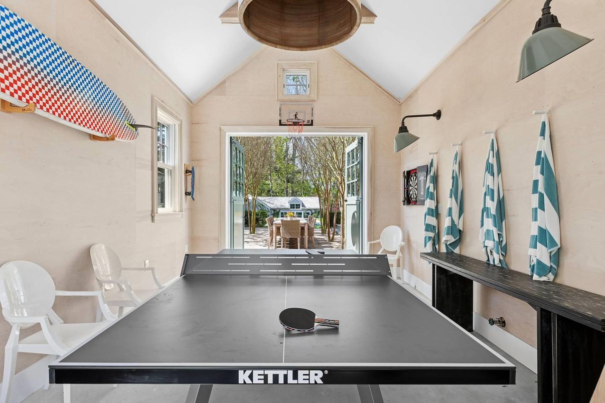 Game Room, Interior