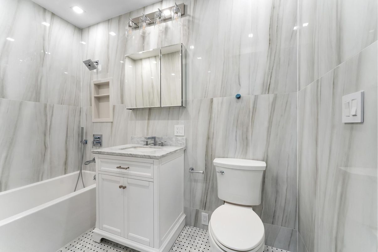 Bathroom, Interior, Recessed Lighting