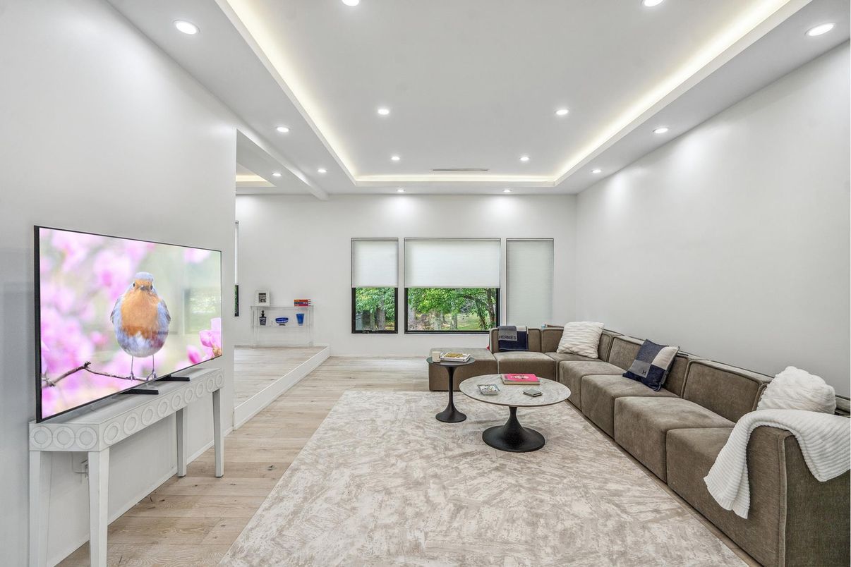 Interior, Living room, Recessed Lighting, Wood Texture Flooring