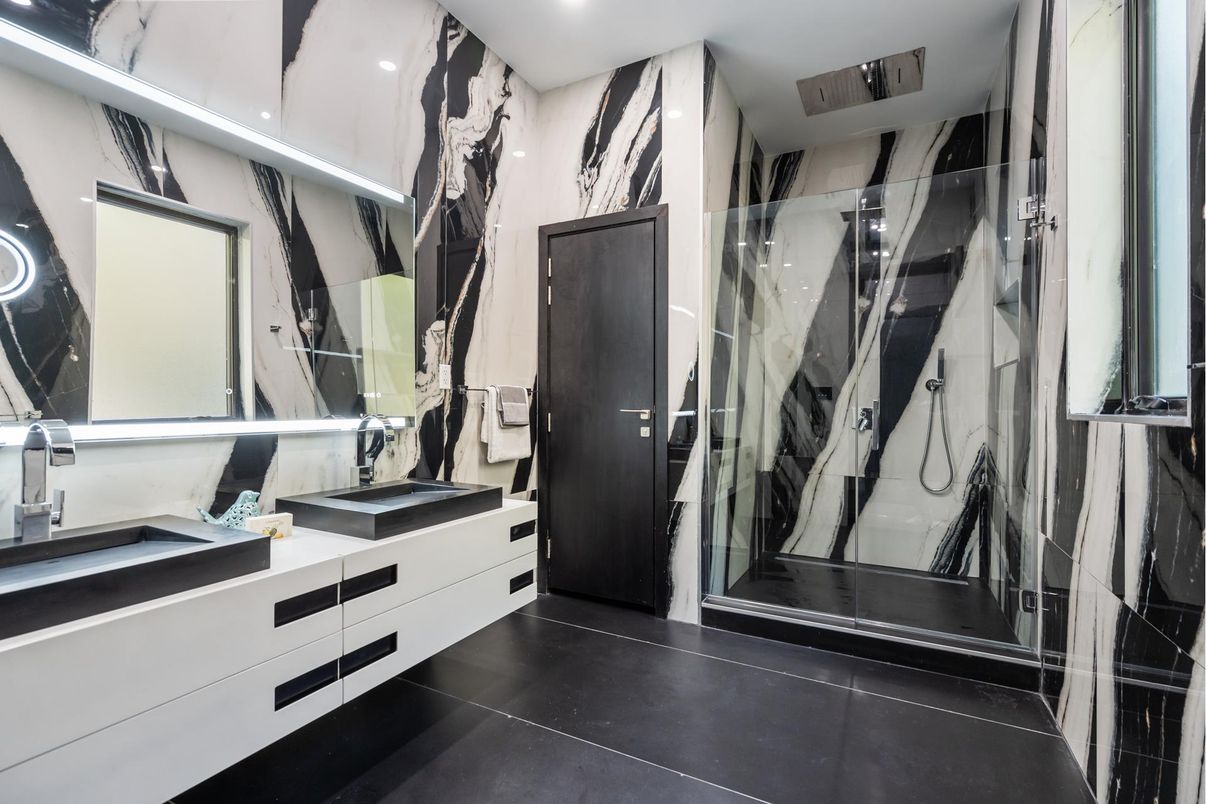 Bathroom, Dual Sink Vanities, Interior, Recessed Lighting