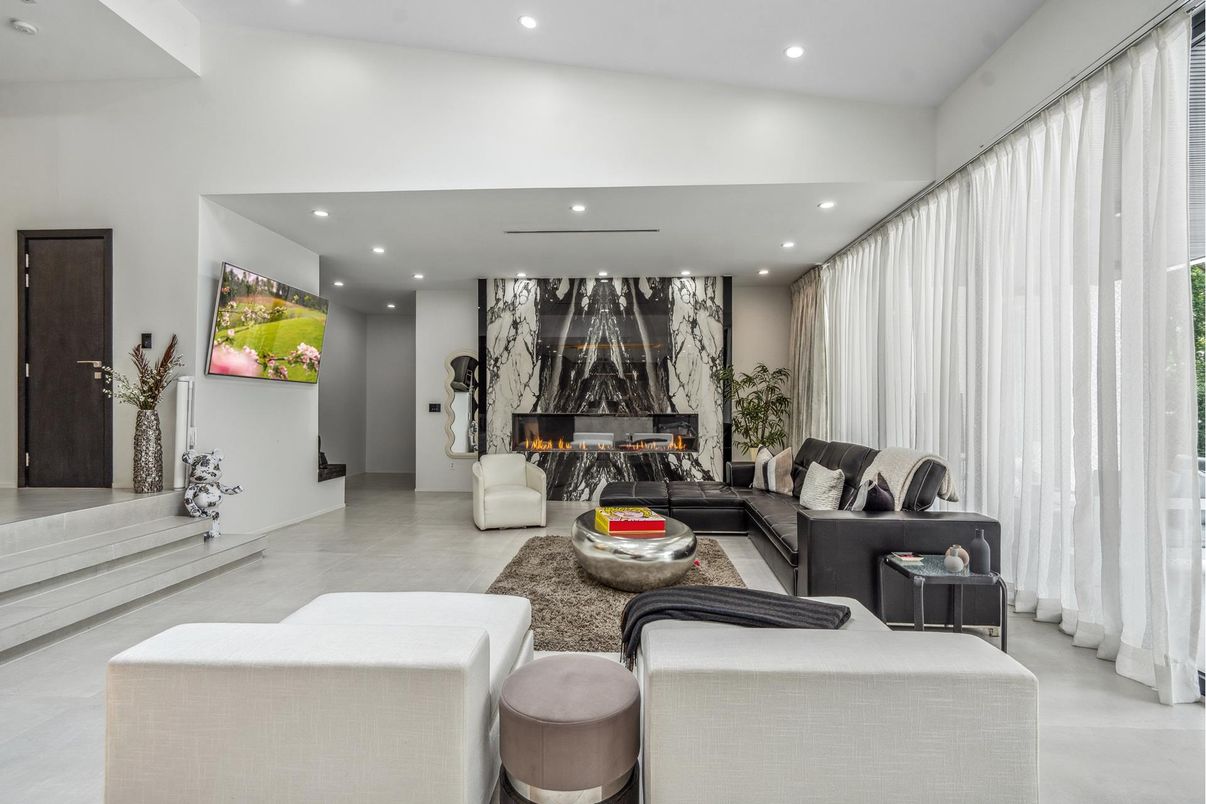 Fireplace, Interior, Living room, Recessed Lighting