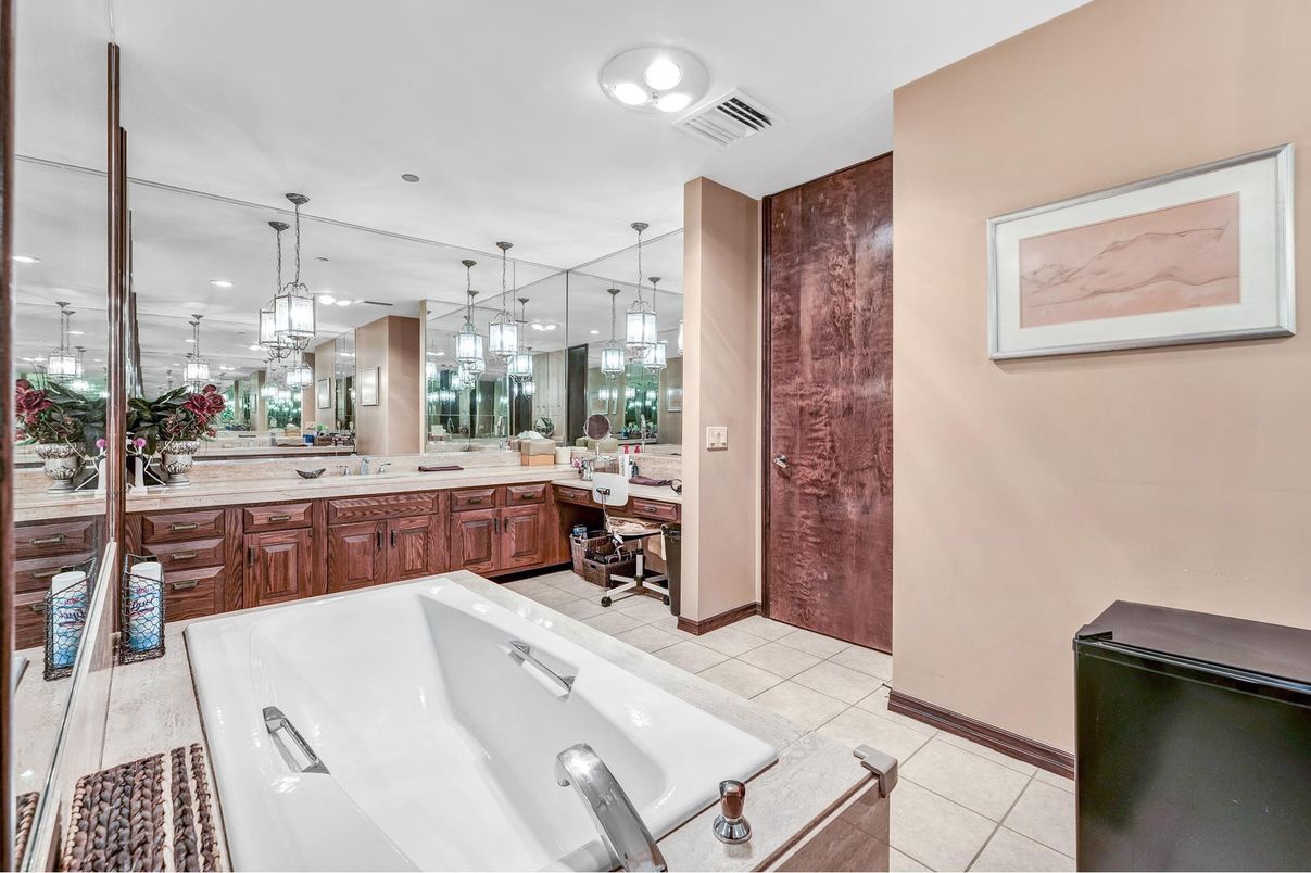 Bathroom, Dual Sink Vanities, Interior, Pendant Lights