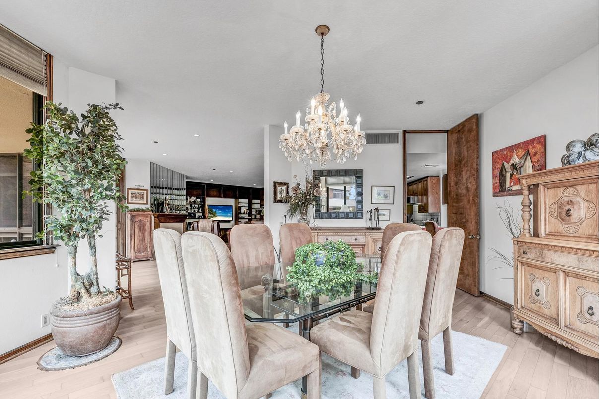 Chandelier, Dining room, Interior, Recessed Lighting, Wood Texture Flooring