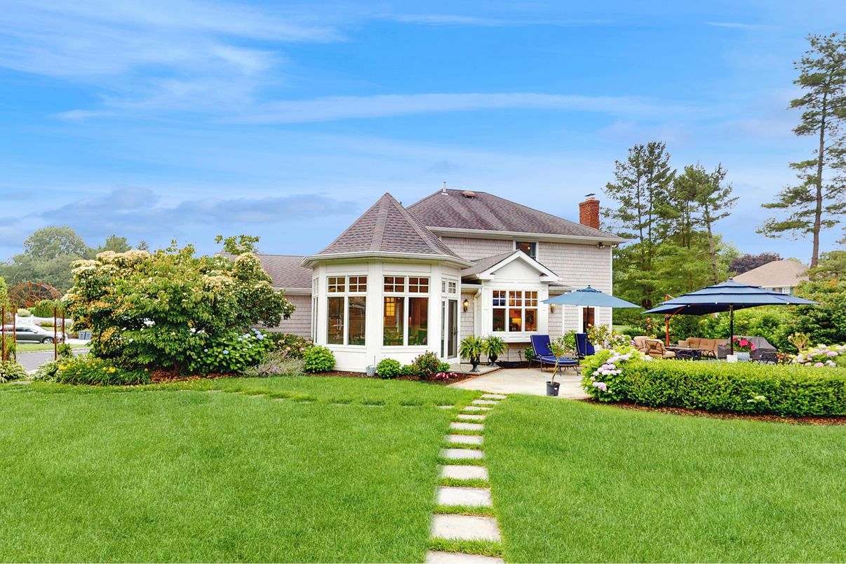Backyard, Exterior, Facade, Queen Anne Victorian