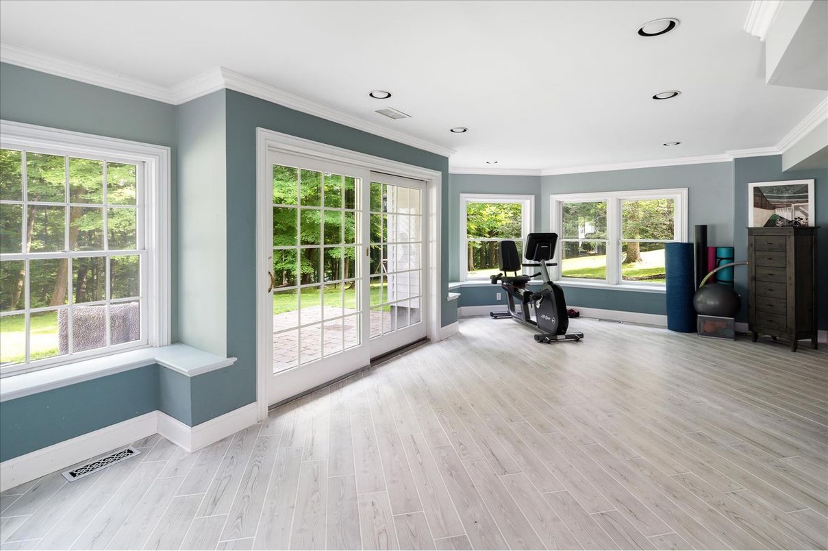 Fitness Equipment, Interior, Recessed Lighting, Wood Texture Flooring