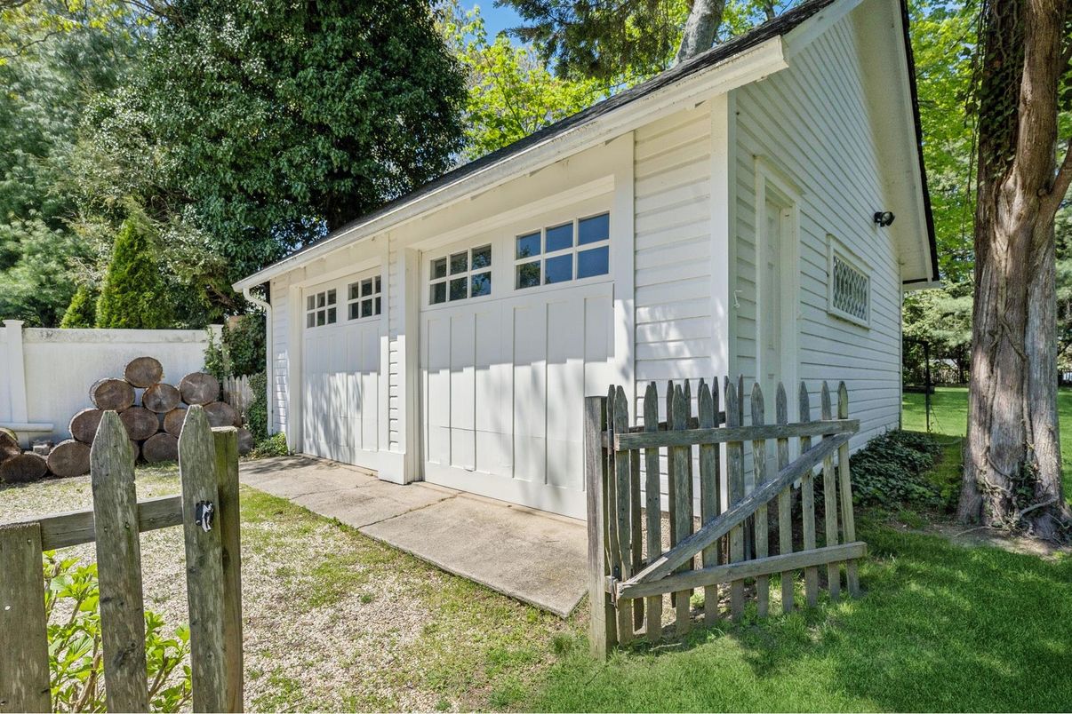 Detached Garage, Exterior