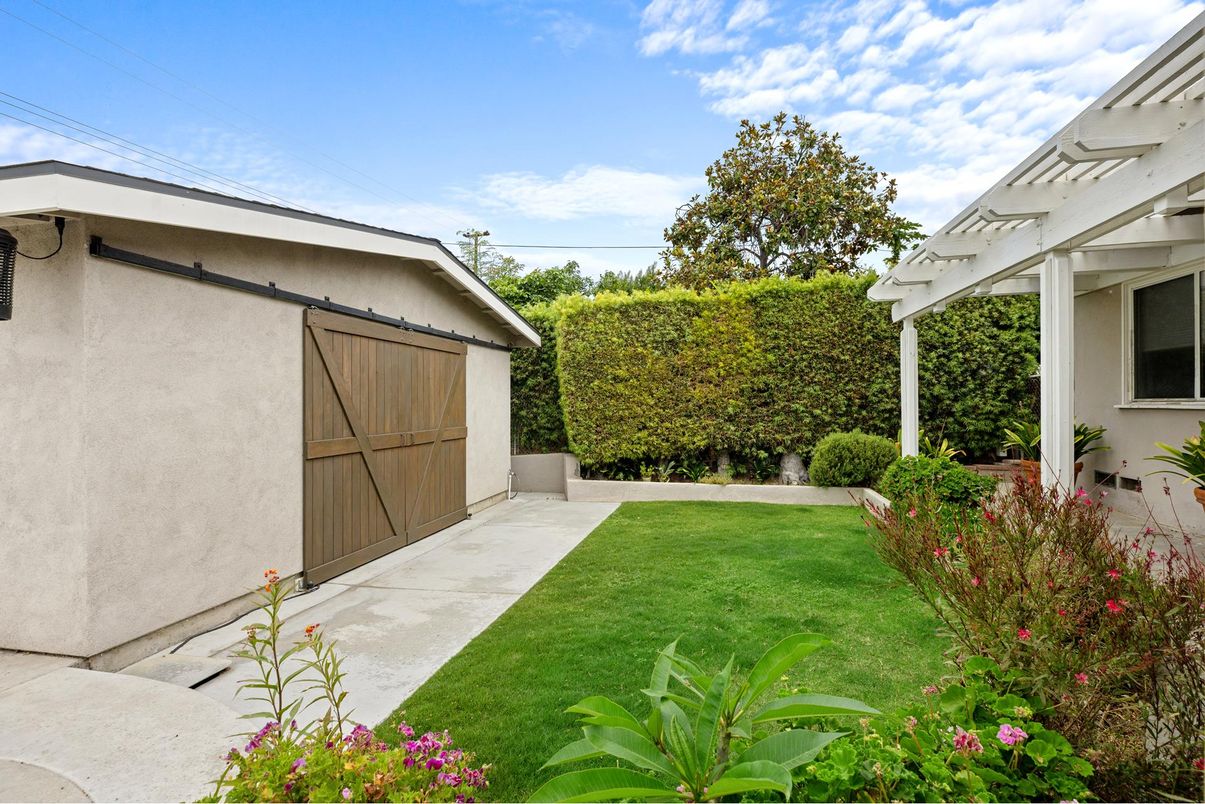 Backyard, Exterior