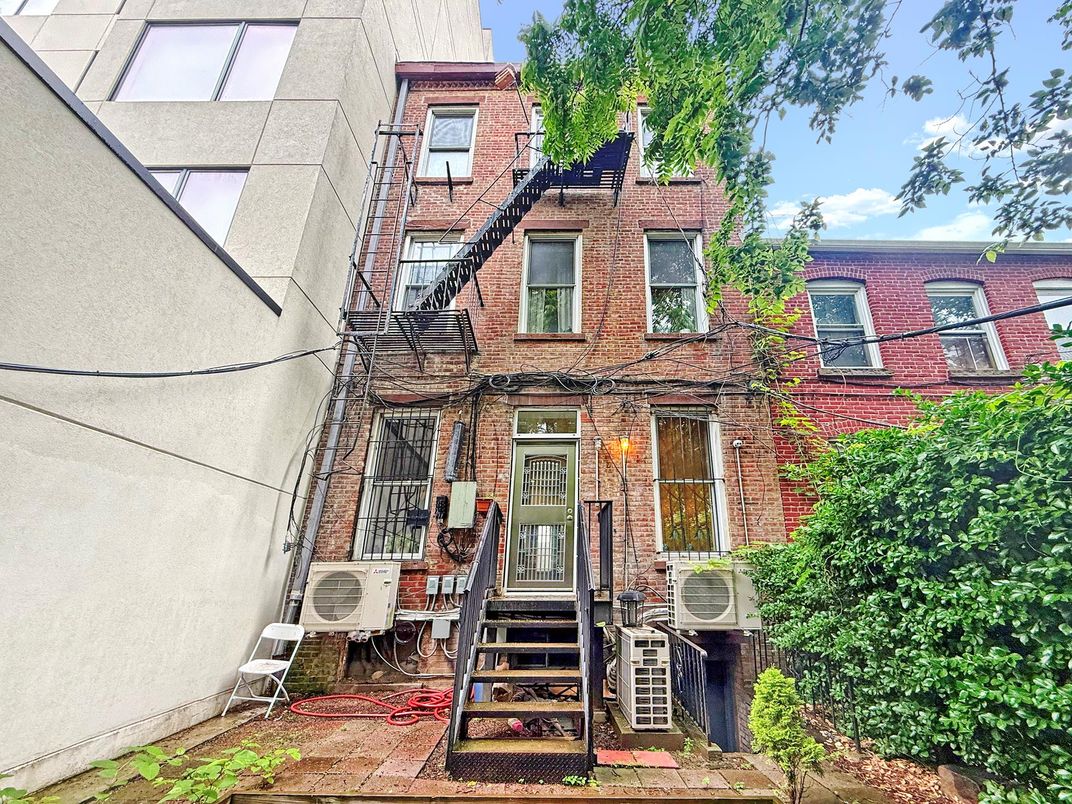 Exterior, Facade, Brick Facade, Rowhouse