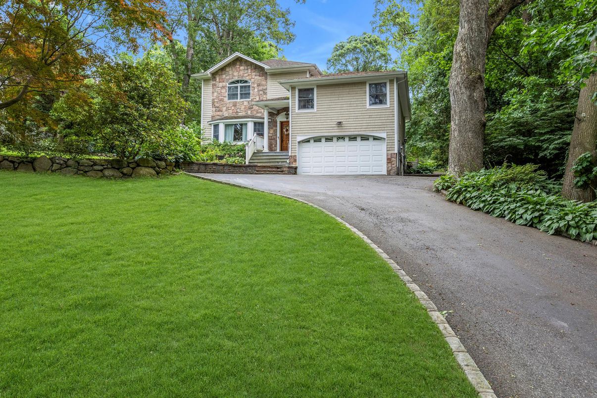 Attached, Exterior, Facade, Raised Ranch