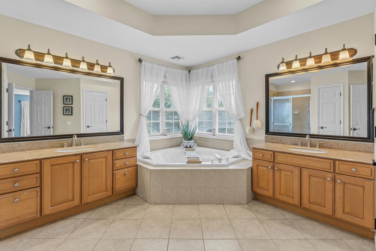 Bathroom, Dual Sink Vanities, Interior