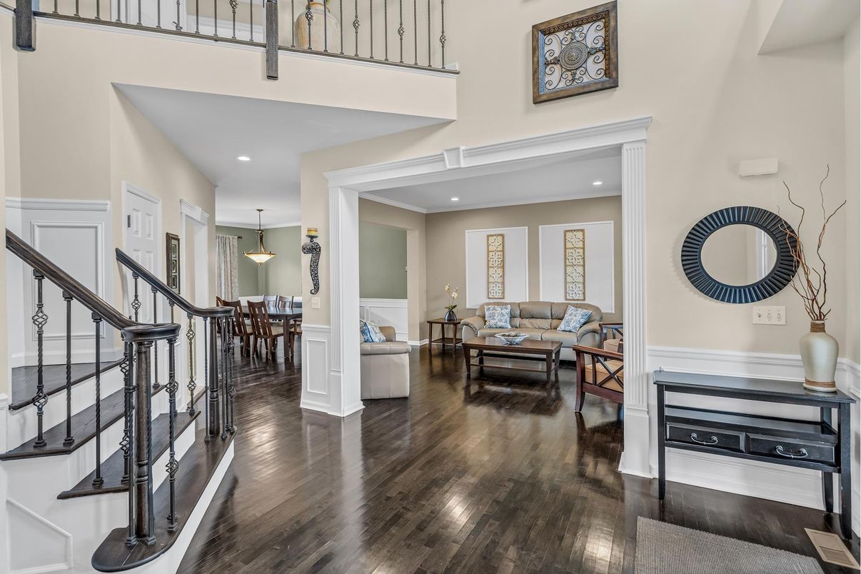 Dining room, Interior, Living room, Pendant Lights, Recessed Lighting, Wood Texture Flooring