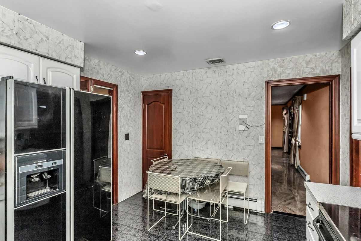 Dining room, Interior, Kitchen, Marble Walls, Recessed Lighting