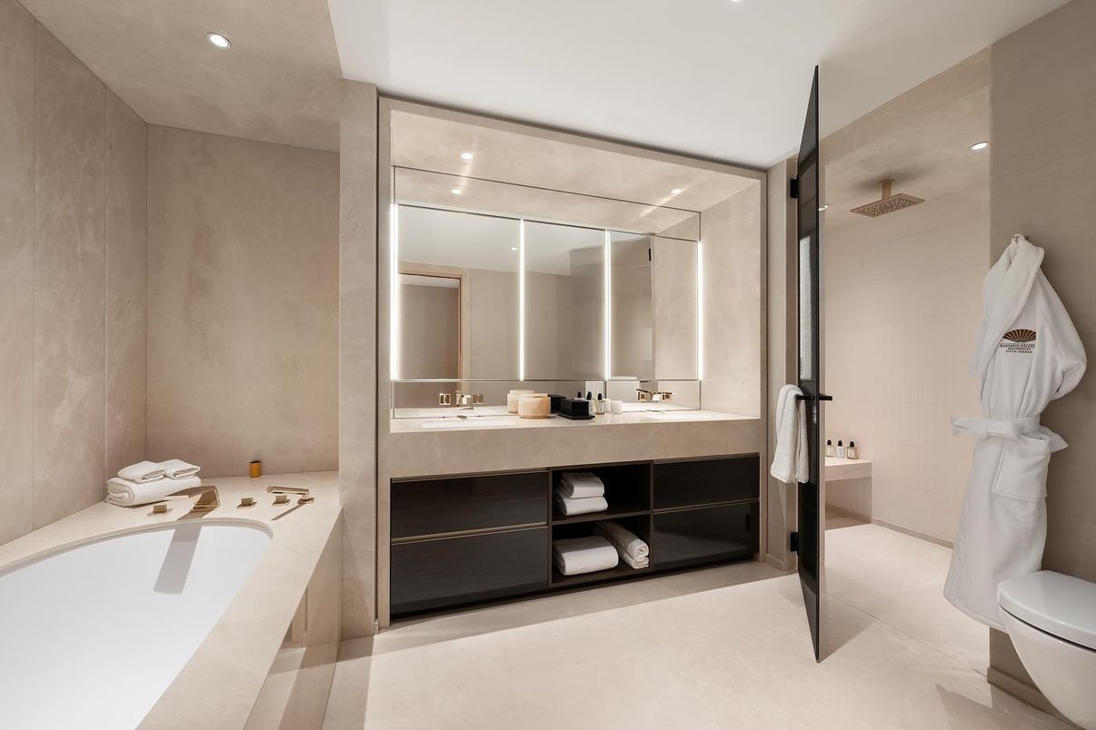 Bathroom, Dual Sink Vanities, Interior, Recessed Lighting