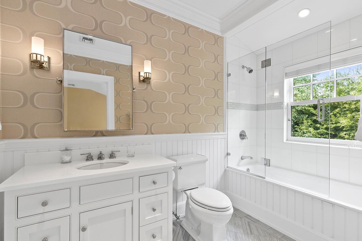 Bathroom, Interior, Recessed Lighting