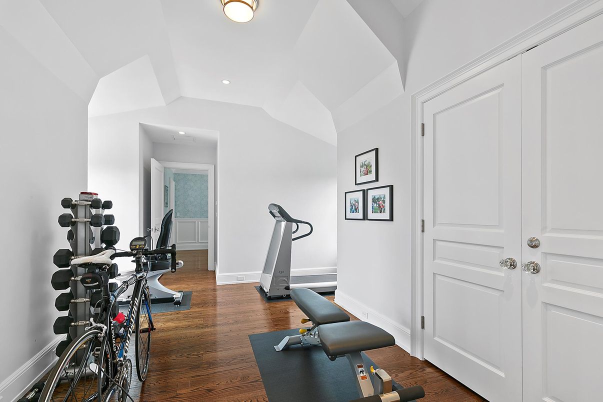 Fitness Equipment, Interior, Recessed Lighting, Wood Texture Flooring