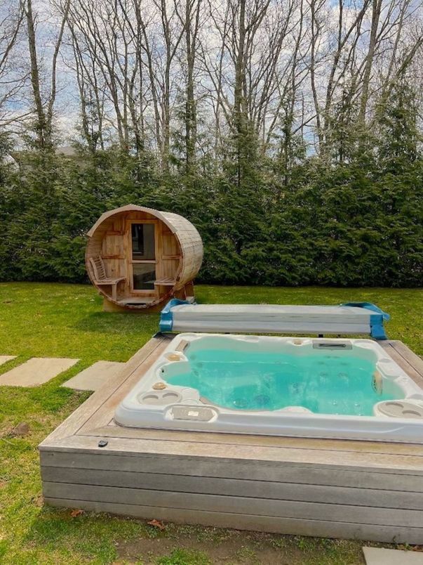 Backyard, Exterior, Hot Tub