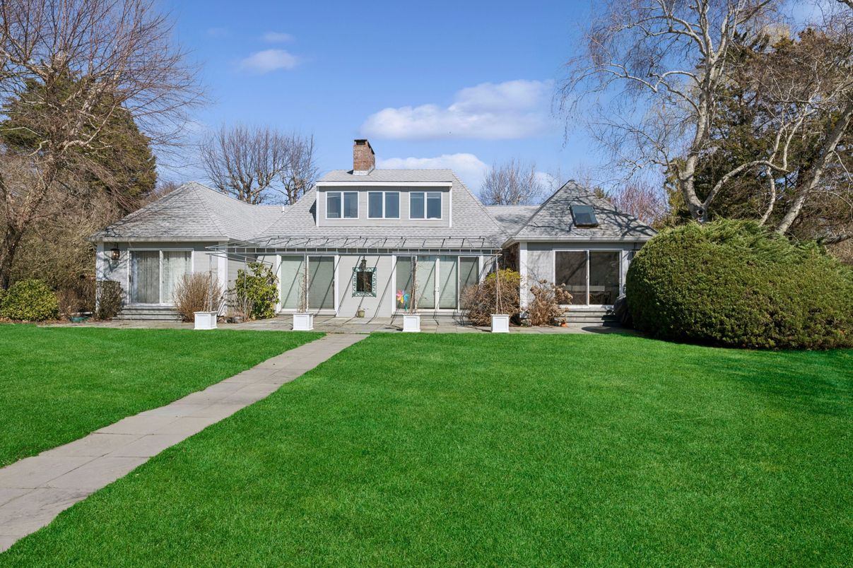 Backyard, Exterior, Facade, Cape Cod