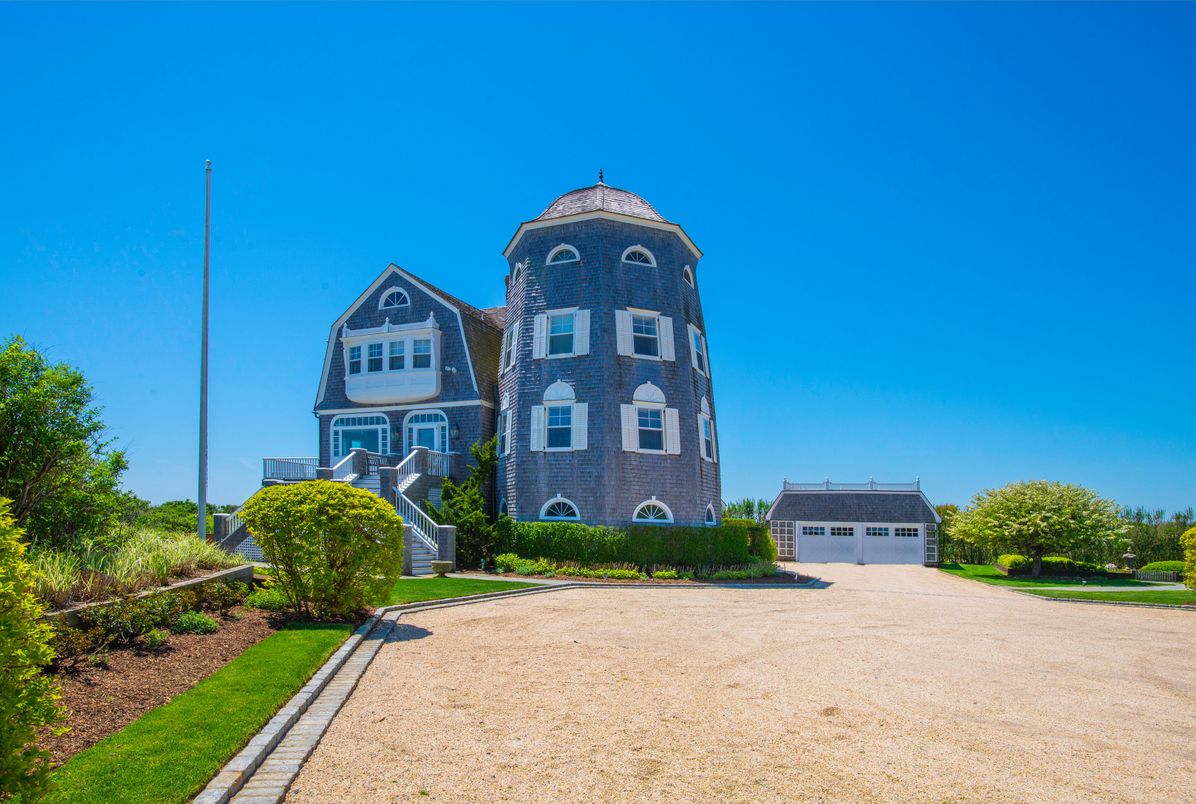 Backyard, Exterior, Facade, Queen Anne Victorian