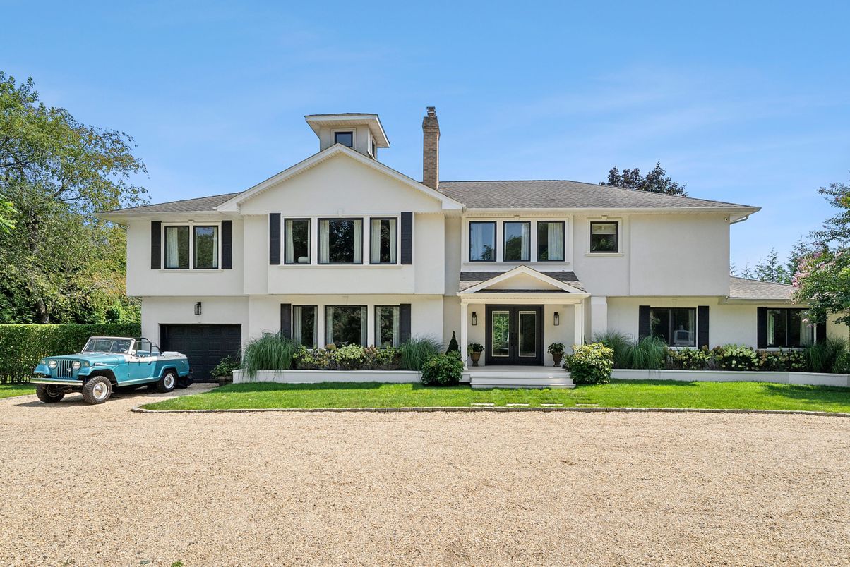 Attached, Exterior, Facade, Split Level