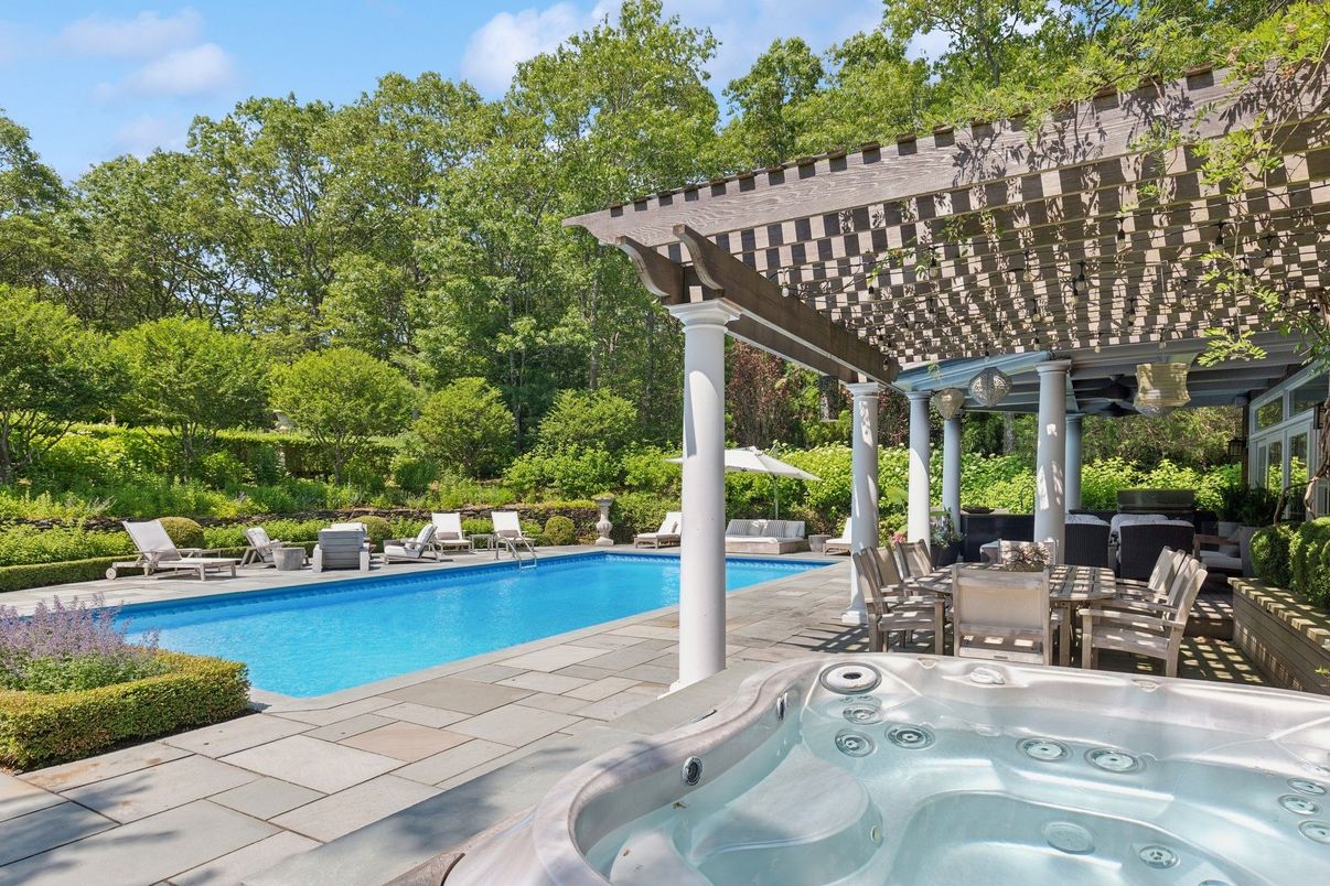 Exterior, Hot Tub, Pool