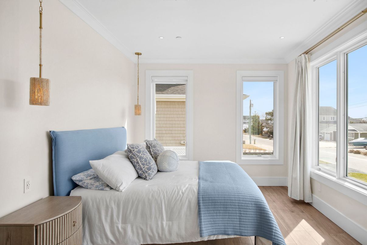 Bedroom, Interior, Pendant Lights, Recessed Lighting, Wood Texture Flooring