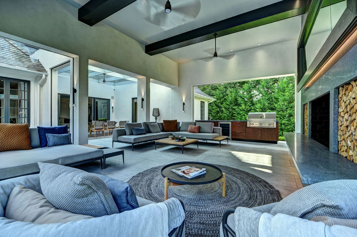 Exterior, Living room