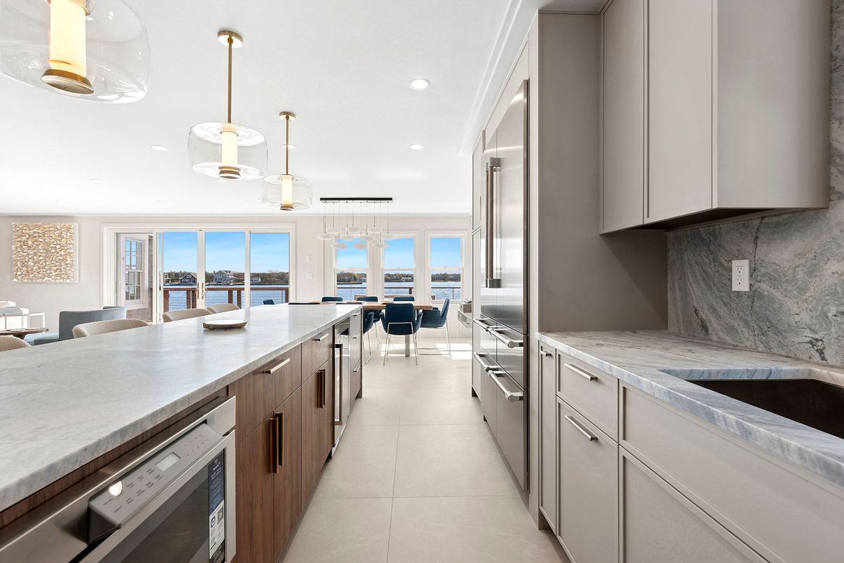 Dining room, Interior, Kitchen, Pendant Lights, Recessed Lighting, Stainless Steel Appliances, Water