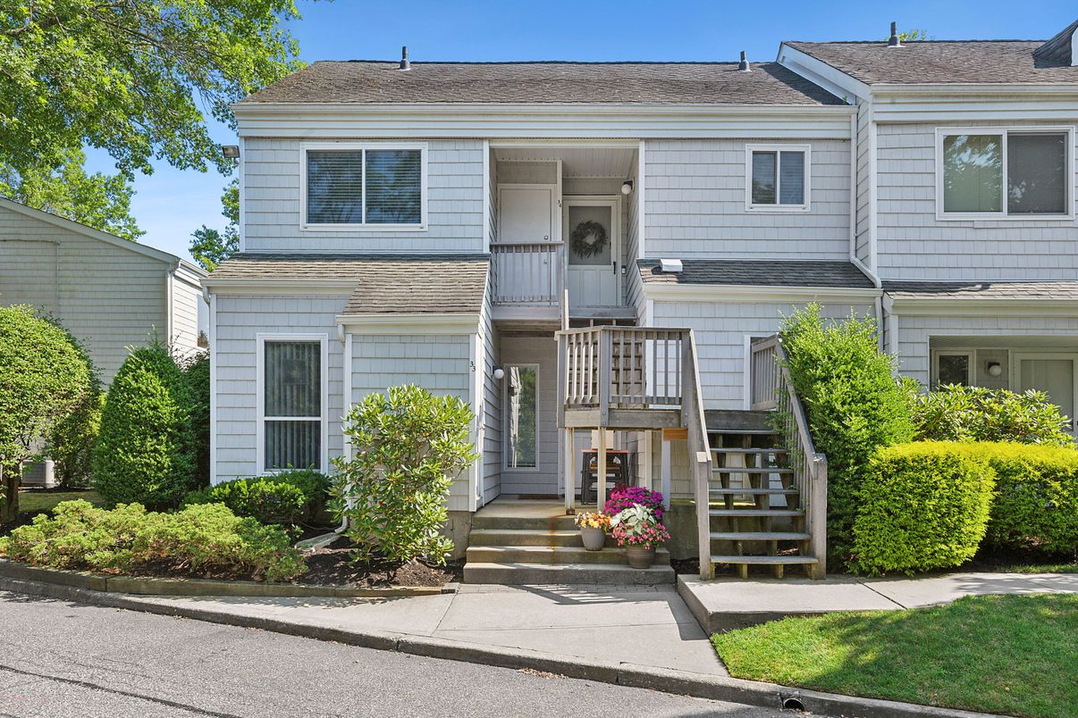Exterior, Facade, Rowhouse