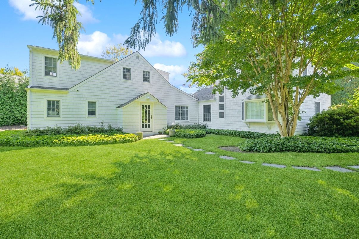 Backyard, Exterior, Facade, Cape Cod