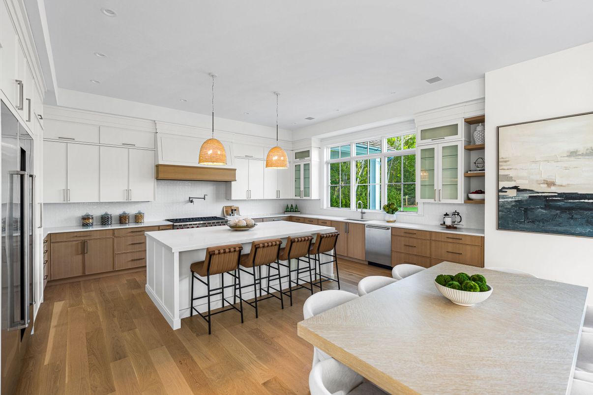Dining room, Interior, Kitchen, Pendant Lights, Recessed Lighting, Stainless Steel Appliances, Wood Texture Flooring
