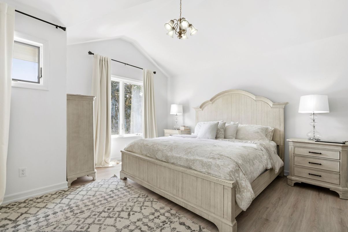 Bedroom, Interior, Pendant Lights, Wood Texture Flooring