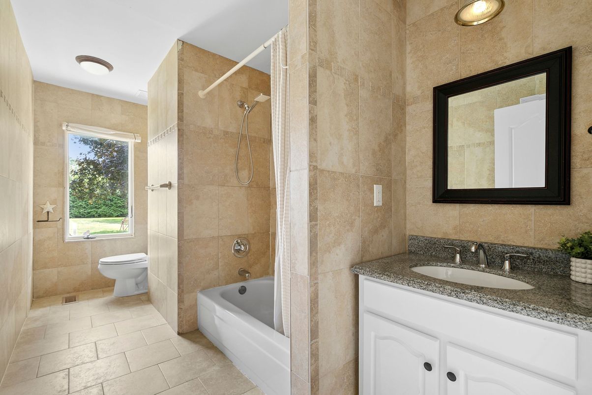 Bathroom, Interior, Recessed Lighting