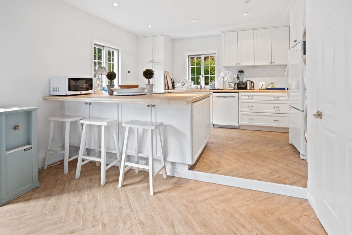 Interior, Kitchen, Recessed Lighting, Wood Texture Flooring