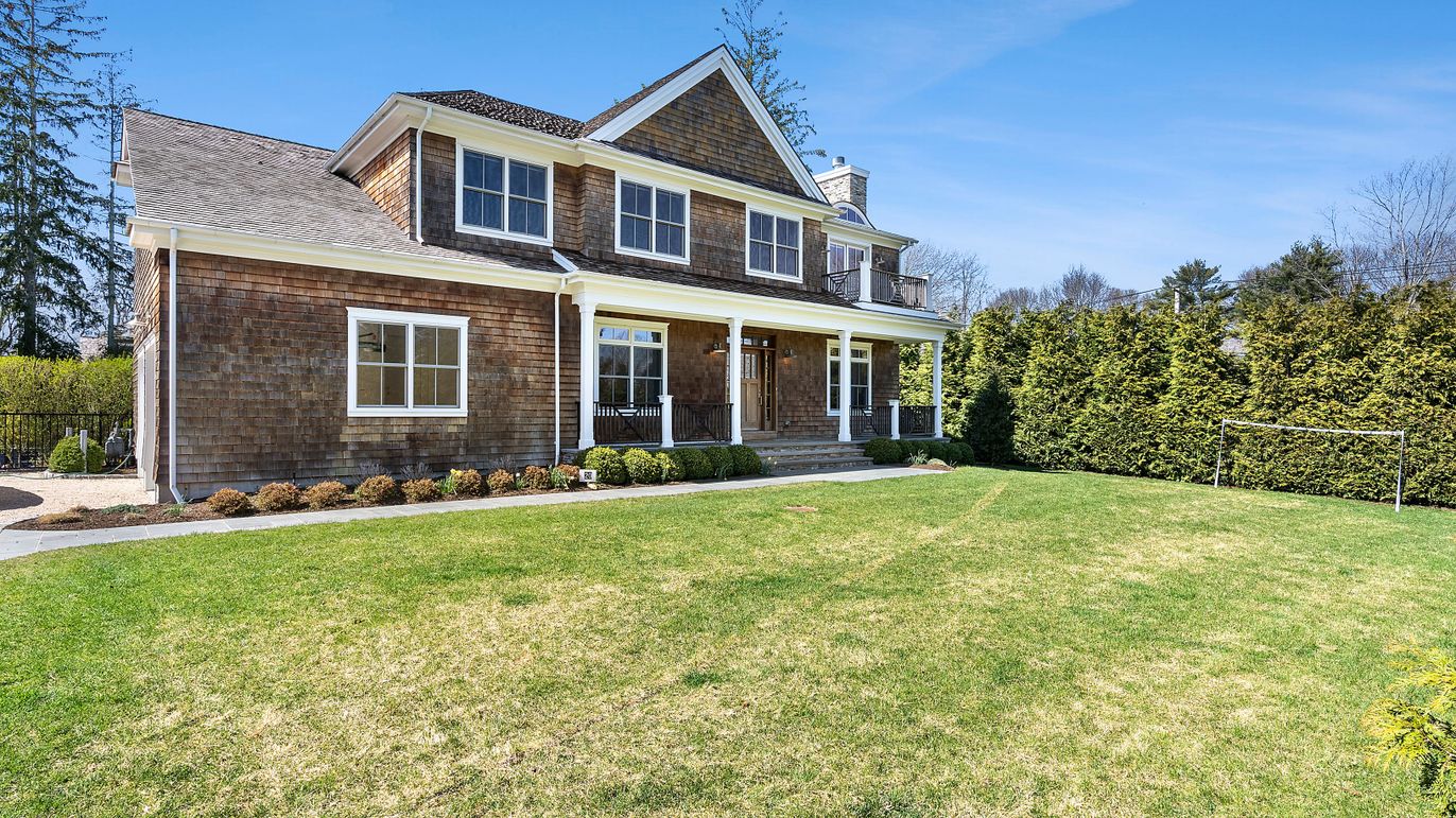 Exterior, Facade, Brick Facade, Brick Traditional
