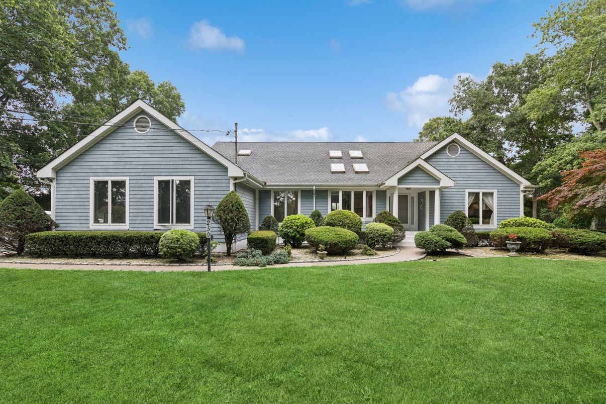 Backyard, Exterior, Facade, Ranch