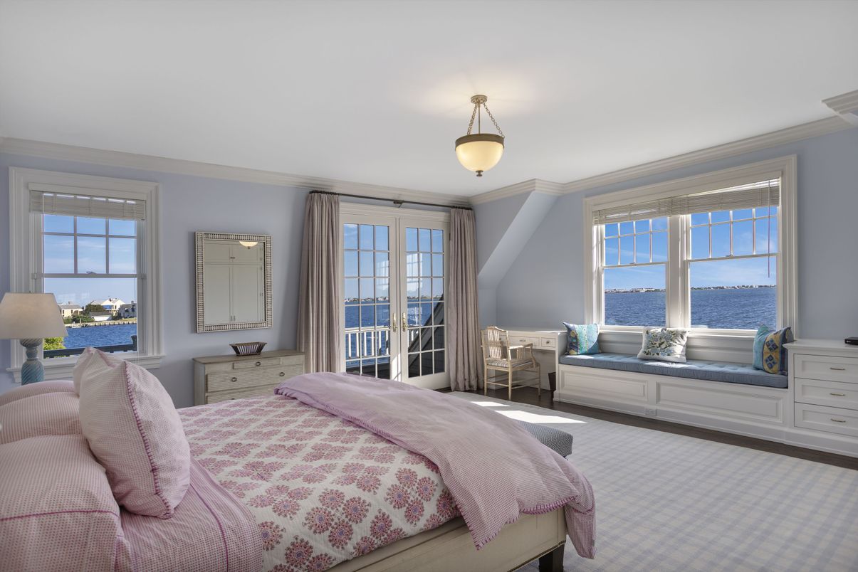 Bedroom, Interior, Water