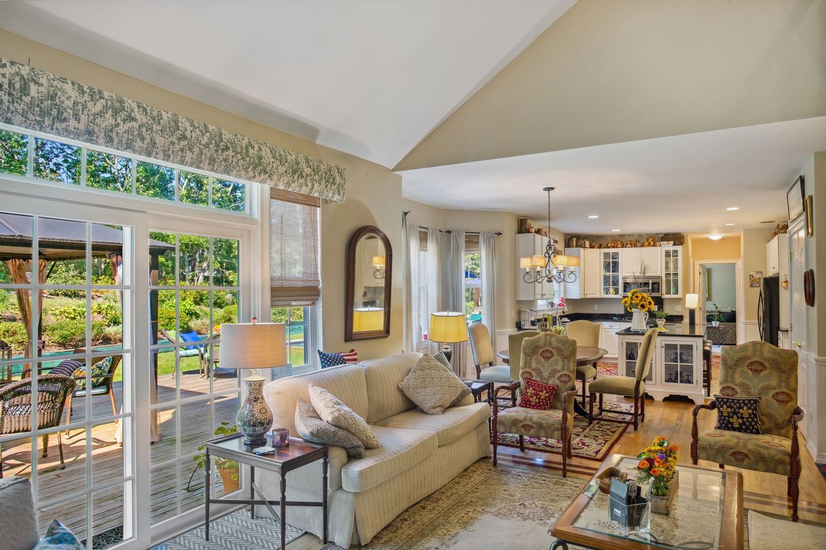 Chandelier, Dining room, Interior, Kitchen, Living room, Pendant Lights, Recessed Lighting