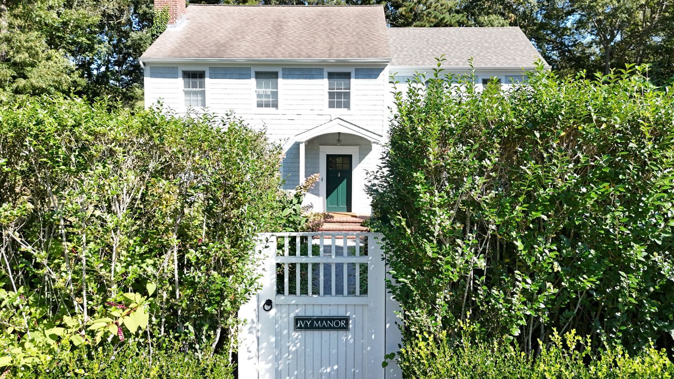 Exterior, Facade, Georgian