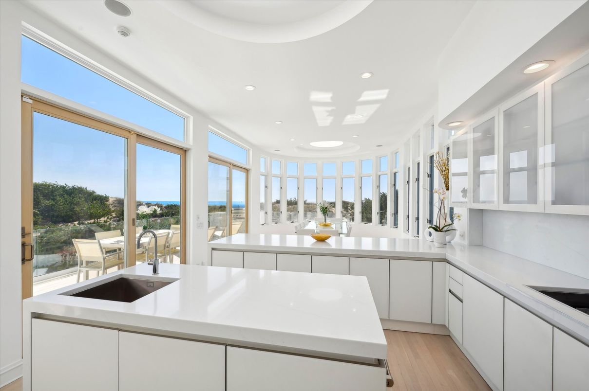 Interior, Kitchen, Recessed Lighting, Water, Wood Texture Flooring