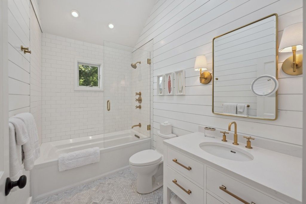 Bathroom, Interior, Recessed Lighting